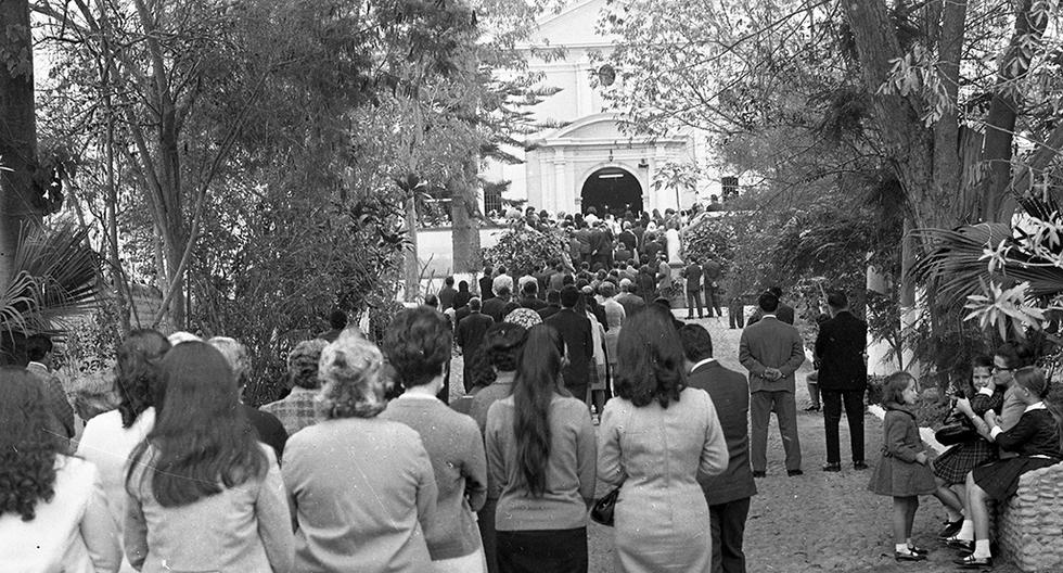 El ingreso de un numeroso grupo de mujeres de todas las edades causó beneplácito en la sociedad peruana. (Foto: GEC Archivo Histórico)