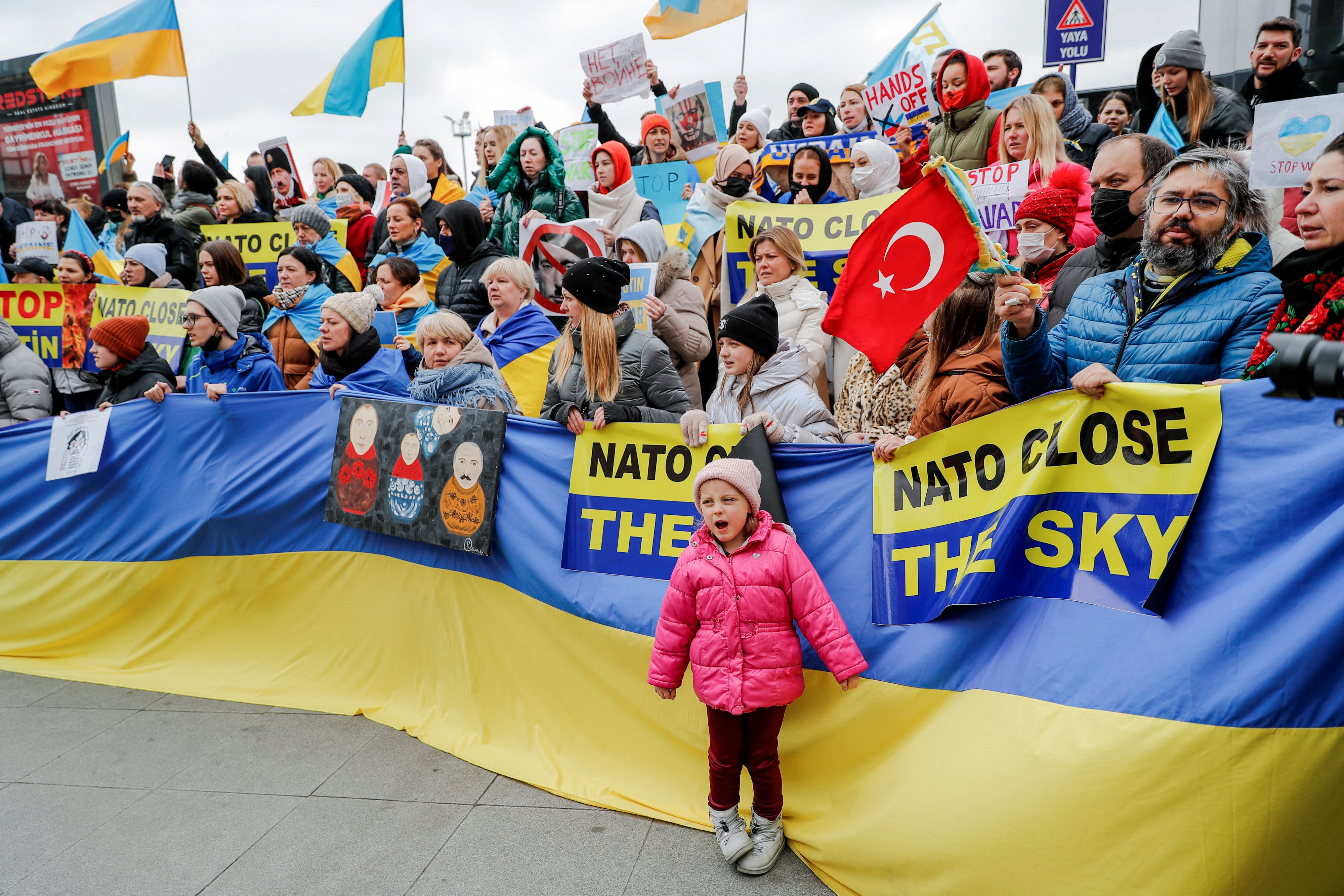 People take part in a protest against the Russian invasion of Ukraine, in Istanbul, Turkey.  (REUTERS/Kemal Aslan).