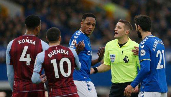 Yerry Mina en el encuentro entre Everton y Aston Villa | Foto: REUTERS