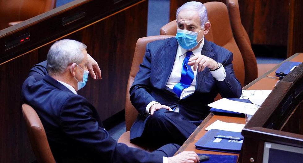 Benjamin Netanyahu y Beny Gantz juraron hoy su cargo como primer ministro y primer ministro alterno de Israel respectivamente. (Reuters).