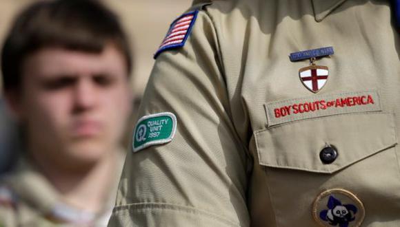 Disney retira ayuda a Boy Scouts por no permitir guías gays