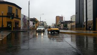 FOTOS: calles de Lima lucieron con pequeños charcos por la intensa llovizna