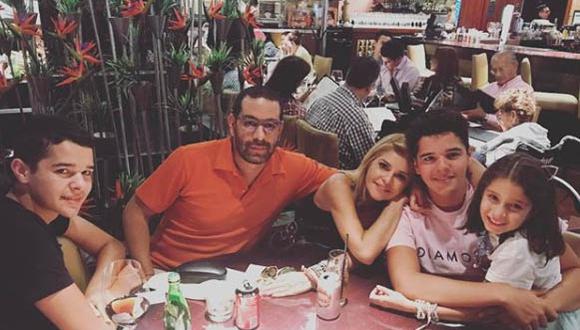Itatí Cantoral junto a su familia. (Foto: Instagram)