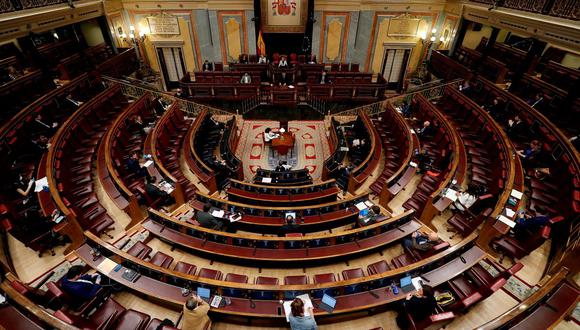 La norma obtuvo la mayoría absoluta del Congreso, 198 de los 350 diputados, fundamentalmente de partidos de izquierda.  (Foto: J. J. GUILLEN / POOL / AFP)