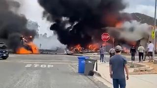 Avioneta se estrella en barrio residencial de California, deja al menos dos muertos y 10 heridos | VIDEOS