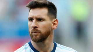 ¿Qué hace Lionel Messi cuando suena el himno de Argentina? Niño que lo acompañó a la cancha lo reveló