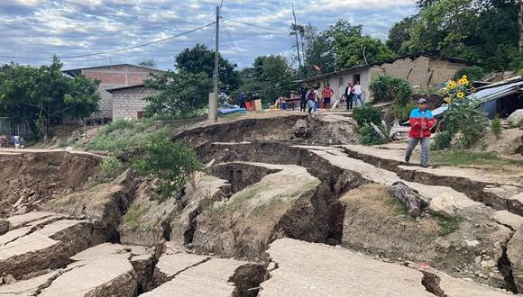 El terreno del centro poblado de San Isidro quedó completamente agrietado producto de la falla geológica. Hay más de 80 viviendas afectadas (Foto: Fidel Jara)