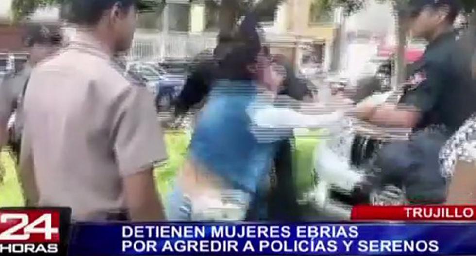 Mujeres agredieron a policías. (Foto: Captura BDP)