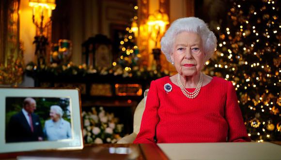 La reina Isabel II recuerda a su esposo el príncipe Felipe en su tradicional mensaje de Navidad. (PA MEDIA).