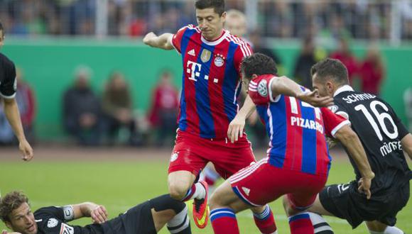 Lewandowski y Pizarro fueron compañeros en el Bayern Múnich. (Foto: AP)