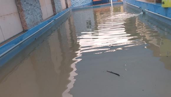 La piscina del complejo turístico quedó con lodo tras el desborde del río Cotahuasi en Huaynacotas (Arequipa).