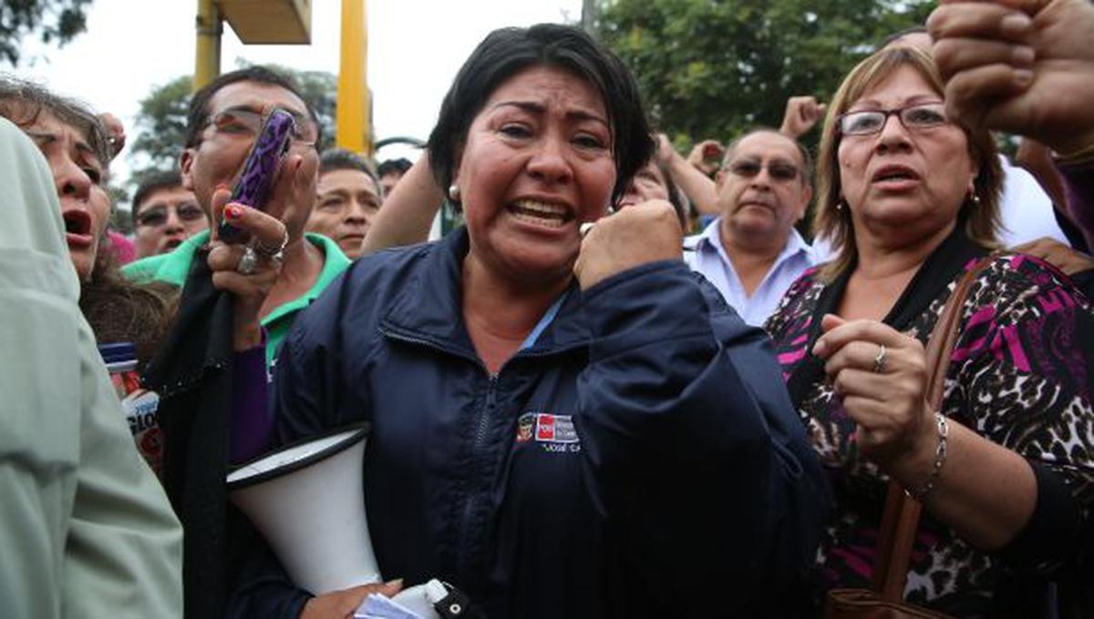 Trabajadores administrativos del Minsa reanudan paro indefinido