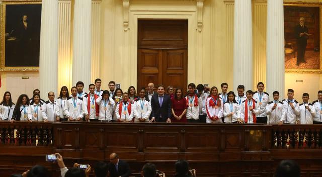 Juegos Panamericanos: medallistas peruanos fueron reconocidos en el Congreso. (Foto: Alessandro Currarino Labó)