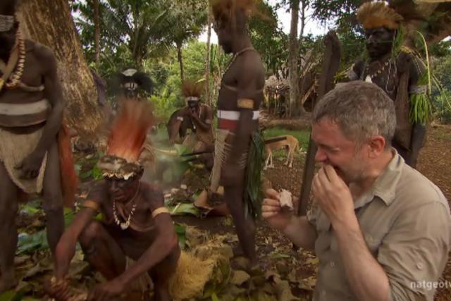 Se viralizó en YouTube el encuentro entre un explorador y una tribu de caníbales. (Foto: YouTube/National Geographic)