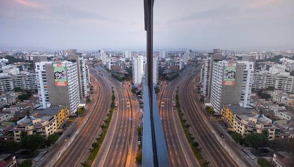 En Lima disminuyó considerablemente la circulación de autos. (Foto: EFE)