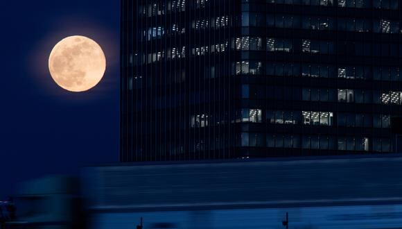La luna de flores se podrá ver en el cielo durante el mes de mayo (Foto: Philip FONG / AFP)