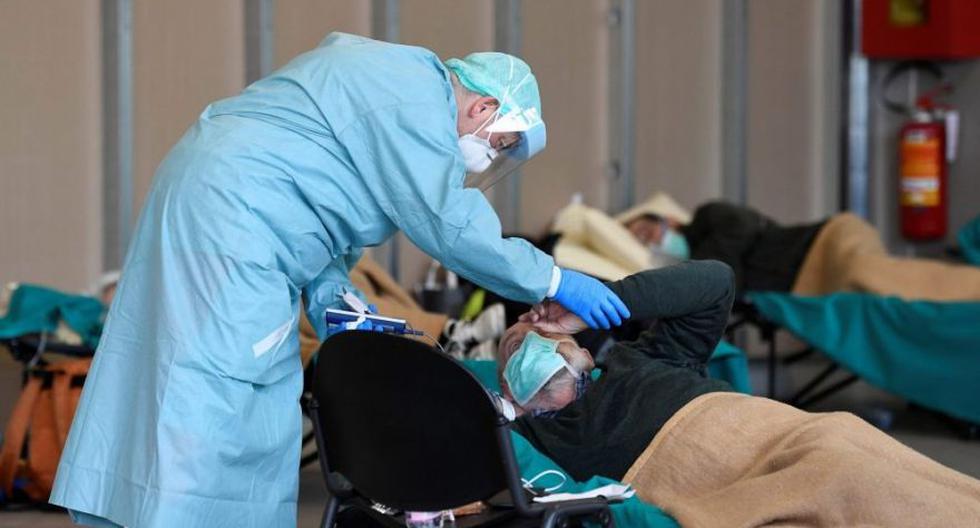 Esta foto del 13 de marzo muestra a personal médico atendiendo la emergencia por el nuevo coronavirus COVID-19 en el municipio de Brescia, Lombardía, en Italia. (Foto: Flavio Lo Scalzo / Reuters)