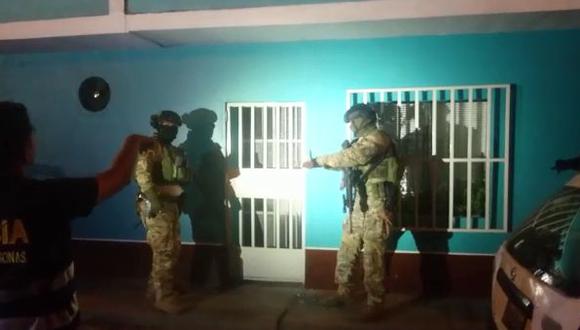 La policía realizó el allanamiento de 17 inmuebles en cuatro distritos de Lima. (Captura: PNP)