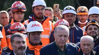 Turquía: Recep Tayyip Erdoğan pide “perdón” a su país por demora en labores de socorro tras terremoto