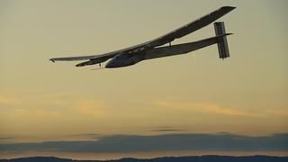 Solar Impulse 2 supera turbulencias y se acerca a Europa