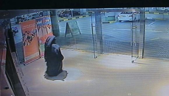 Abu Dabi: Mujer con niqab mata a estadounidense en supermercado