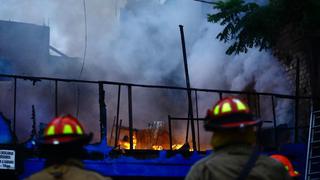 Lince: al menos siete unidades de bomberos controlaron incendio al interior de un mercado | VIDEO 