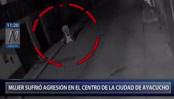 Cámaras de seguridad registraron agresión contra mujer en plena ciudad de Ayacucho. (Captura: Canal N)