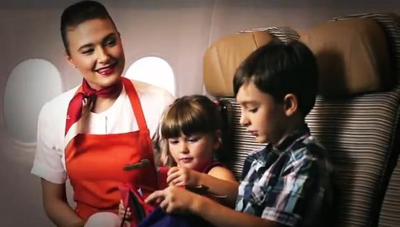 Aerolínea ofrece servicio de niñeras gratuito a bordo