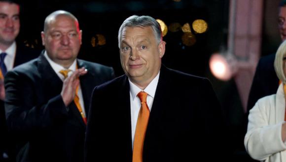 El primer ministro húngaro, Viktor Orban, llega para dirigirse a sus partidarios después del anuncio de los resultados parciales de las elecciones parlamentarias en Budapest, Hungría