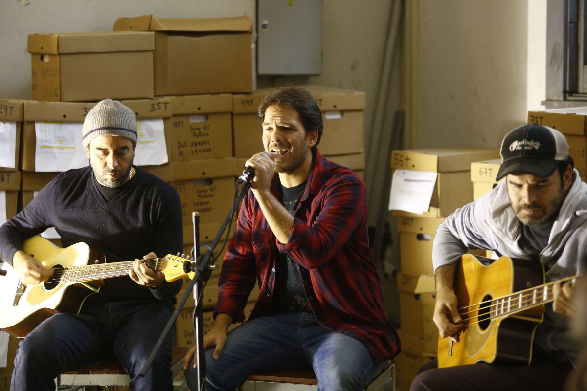 El grupo Campo de Almas interpretará algunas de sus canciones en vivo para El Comercio . De izquierda a derecha: Esteban Gayoso (guitarra), Gabriel Sotillo (voz) y Luis Benjamin Gayoso (bajo). (Foto: El Comercio / Paco Sanseviero)