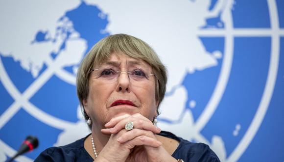 La Alta Comisionada de las Naciones Unidas para los Derechos Humanos saliente, Michelle Bachelet, da una conferencia de prensa final en las oficinas de las Naciones Unidas en Ginebra el 25 de agosto de 2022. (Foto de Fabrice COFFRINI / AFP)