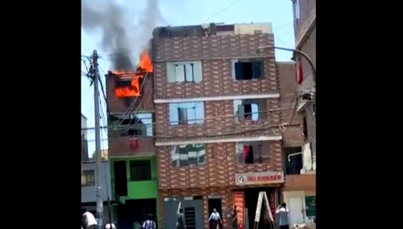 Vecinos de la zona temen que el fuego se extienda. (Foto: Canal N)