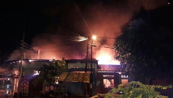 Iquitos: incendio consumió siete viviendas en el distrito de Punchana. (Foto: Daniel Carbajal)