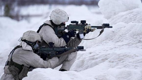 Soldados suecos participan en la primera prueba de los nuevos planes militares de la OTAN en respuesta a la invasión de Rusia a Ucrania.
