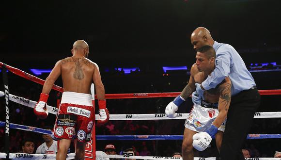 Jonathan Maicelo cayó en el segundo round ante el veterano mexicano Raymundo Beltrán. Un gancho de izquierda impactó en el púgil nacional. (Foto: AFP)