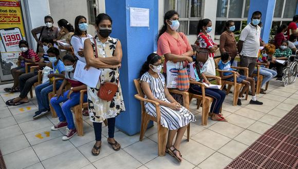 Sarah Gilbert, desarrollado de la vacuna AstraZeneca, señaló que los virus se vuelven más débiles cuando circulan más.   (Foto: ISHARA S. KODIKARA / AFP)