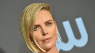 La tragedia que marcó a Charlize Theron: el día que su madre mató a su padre en defensa propia