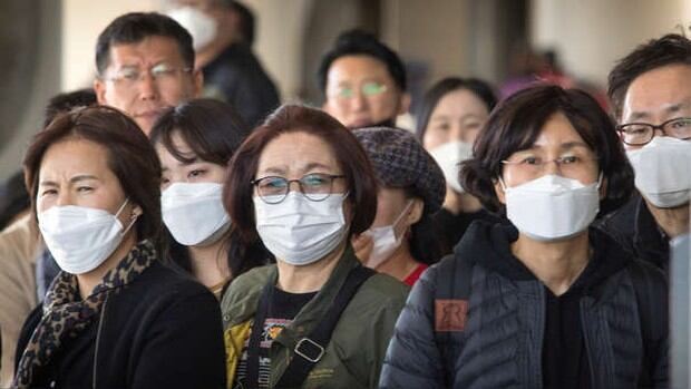 Hay un gran temor mundial por la expansión del coronavirus, que ya cobró la vida de 170 personas, además de infectar a más de 8.100 en casi una veintena de países (Foto: AP)
