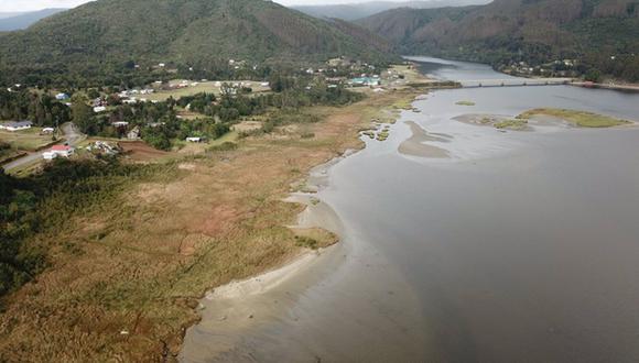 Vista aérea de la marisma de Chaihuín, sitio del descubrimiento de la nueva evidencia geológica de un tsunami histórico no reportado previamente. (Foto: Europa Press)