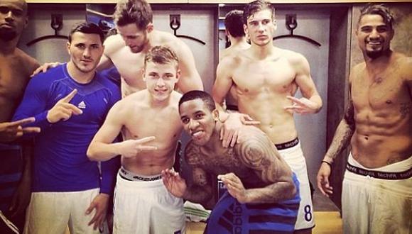 Farfán celebró con el Schalke 04 el triunfo en la Bundesliga