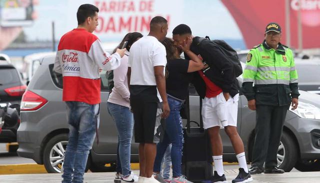 La selección peruana partió rumbo a Estados Unidos para medirse a Colombia. (Foto: Violeta Ayasta / GEC)