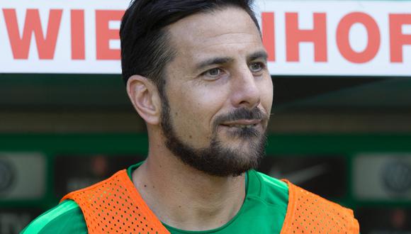 Claudio Pizarro no seguirá en el Werder Bremen. El atacante de 38 años es el goleador histórico del club alemán. (Foto: AFP)