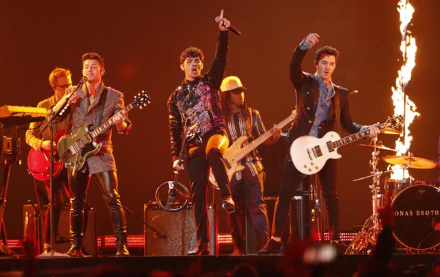 Los Jonas Brothers interpretaron dos temas de sus carreras como solistas y su nuevo sencillo "Sucker". (Foto: El Comercio).