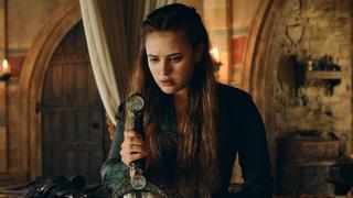 “Maldita”: Hannah Baker ahora tiene una espada en lo nuevo de Netflix | TRÁILER
