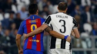 Luis Suárez y Chiellini se dieron emotivo abrazo en el campo