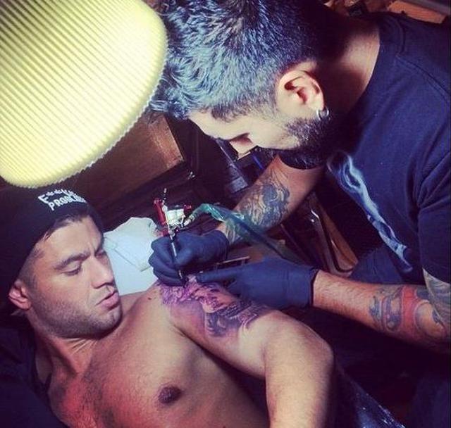 Yaco Eskenazi se tatuó imagen de su hijo Liam en el brazo - 1