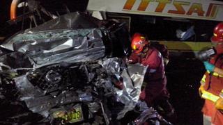 Barranca: choferes fallecieron en choque entre bus y camioneta