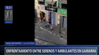 Gamarra: ambulantes y serenos se enfrentaron a palos y piedras | VIDEO