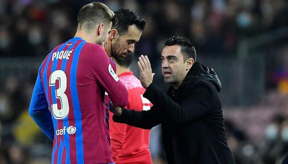Xavi y Gerard Piqué fueron compañeros en FC Barcelona durante siete temporadas. (Foto: AFP)