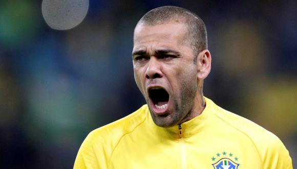 Dani Alves criticó el trabajo del árbitro asignado al Argentina-Brasil. (Foto: EFE)
